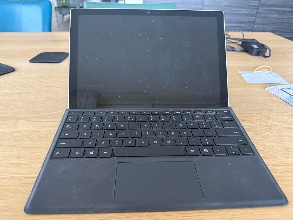 Microsoft laptop Windows 11 Pro, Ophalen, Gebruikt, 2 tot 3 Ghz, Qwerty