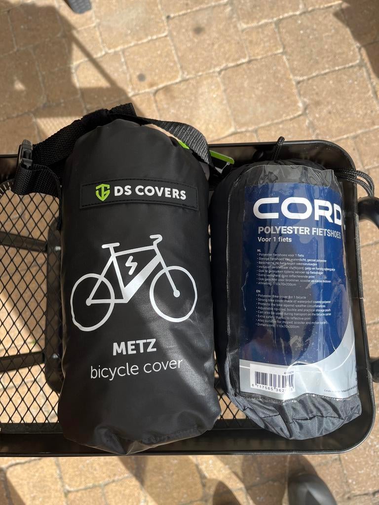 2 fietshoezen, Ophalen, Zo goed als nieuw