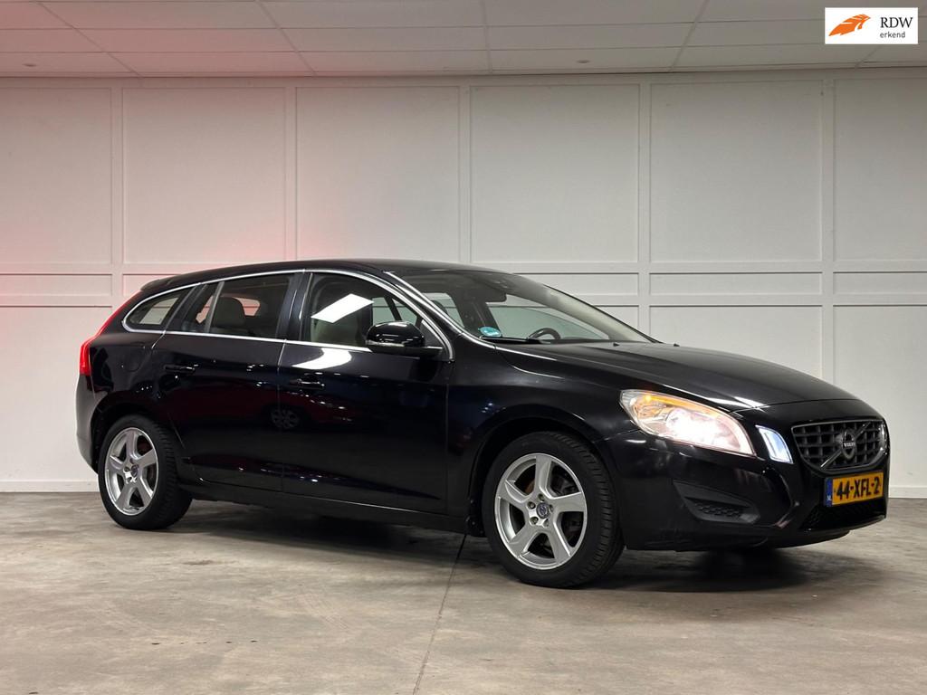 Volvo V60 1.6 T3 Momentum / Navi / Leer / Cruise / 2012, Voorwielaandrijving, Gebruikt, 4 cilinders, 150 pk