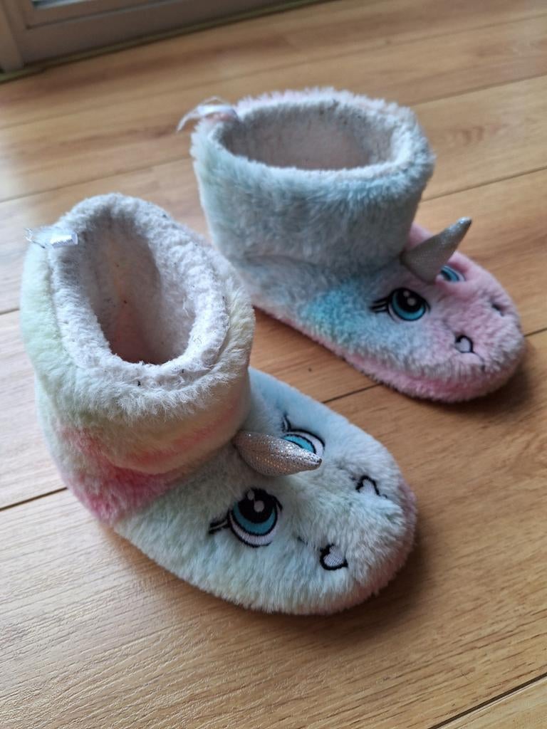Leuke unicorn pantoffels maat 33, Slofjes, Meisje, Ophalen of Verzenden, Zo goed als nieuw