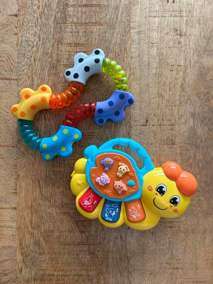 Rammelaar en speelgoed piano, Kinderen en Baby's, Speelgoed | Babyspeelgoed, Zo goed als nieuw, Rammelaar, Met geluid, Ophalen of Verzenden