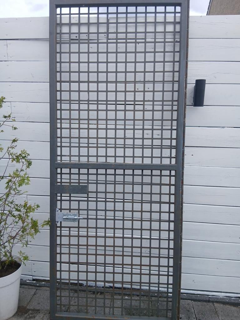 Deurhek  Lang 208 cm en breed 86cm kleur grijs, Ophalen, Gebruikt, IJzer, Tuinhek