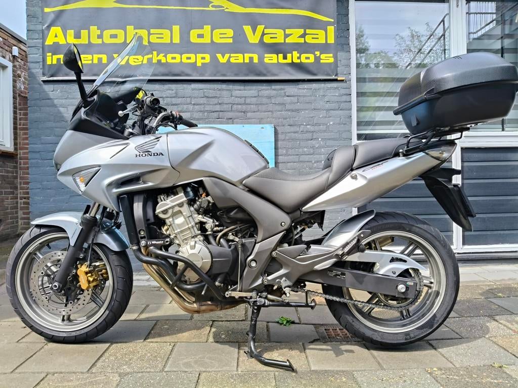 Honda Tour CBF 600 SA zgan bagster zadel handvat verwarming, Honda, Bedrijf, Vazalstraat 31
5021 DP  Tilburg, NL, Meer dan 35 kW