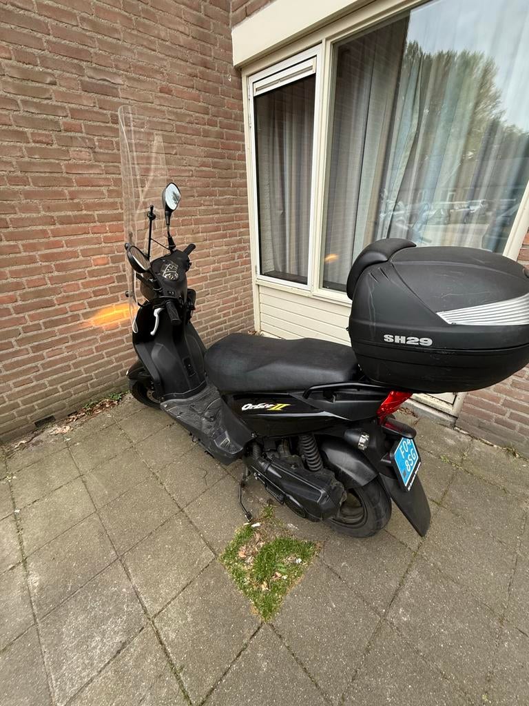 Sym Orbit II scooter met topkoffer en windscherm, Fietsen en Brommers, Scooters | SYM, Ophalen, Gebruikt, Maximaal 45 km/u, Benzine