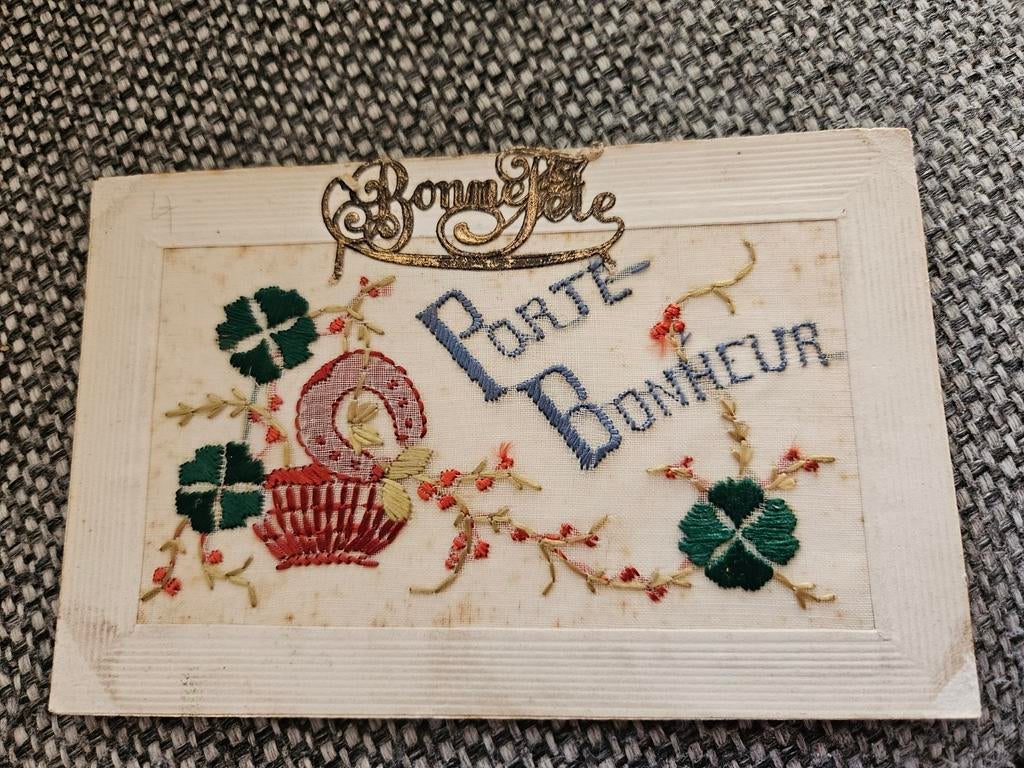 geborduurde ansichtkaart 'Bonne Fete Porte Bonheur', Ophalen of Verzenden, Voor 1920, Gelopen