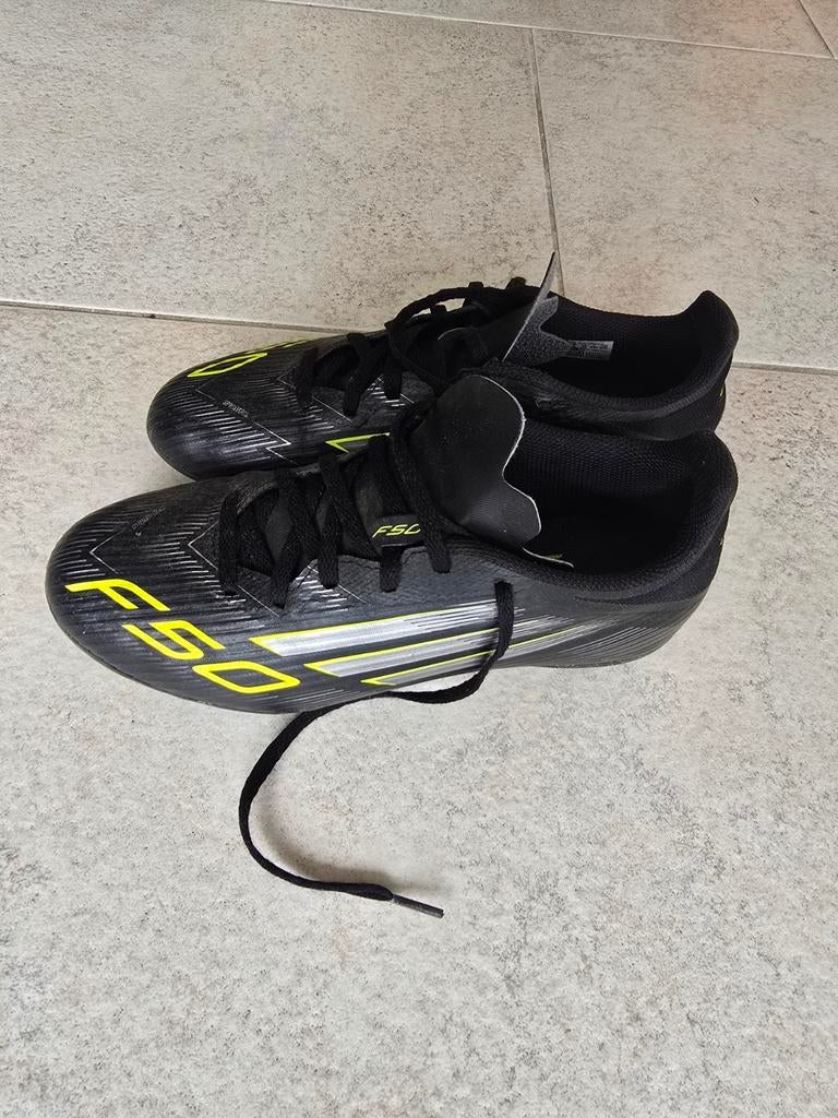 Zwarte Adidas voetbalschoenen maat 37,5, Sport en Fitness, Voetbal, Maat XS of kleiner, Ophalen of Verzenden, Gebruikt, Schoenen