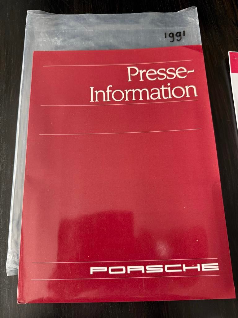 Porsche persmap 1991 origineel met foto’s, Ophalen of Verzenden, Gelezen, Porsche