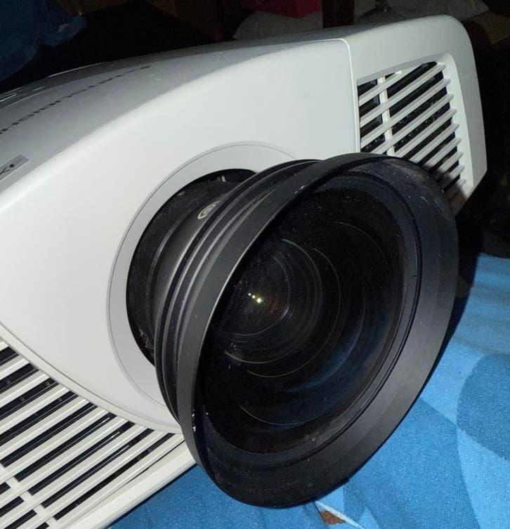 Mitsubishi WD3300U DLP Projector, Audio, Tv en Foto, Beamers, Ophalen of Verzenden, Zo goed als nieuw, DLP, Overige resoluties