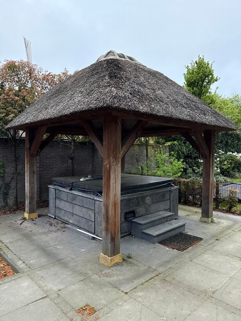 Overkapping met rieten dak (ca. 300x300cm) - Gratis af te ha, Ophalen, Gebruikt, Tuinpaviljoen