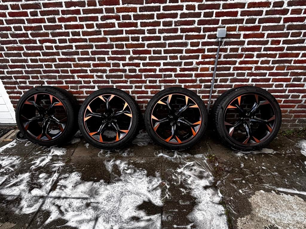 Originele Cupra velgen 19 inch met zomer banden, Auto-onderdelen, Gebruikt, Banden en Velgen, 235 mm, Personenwagen