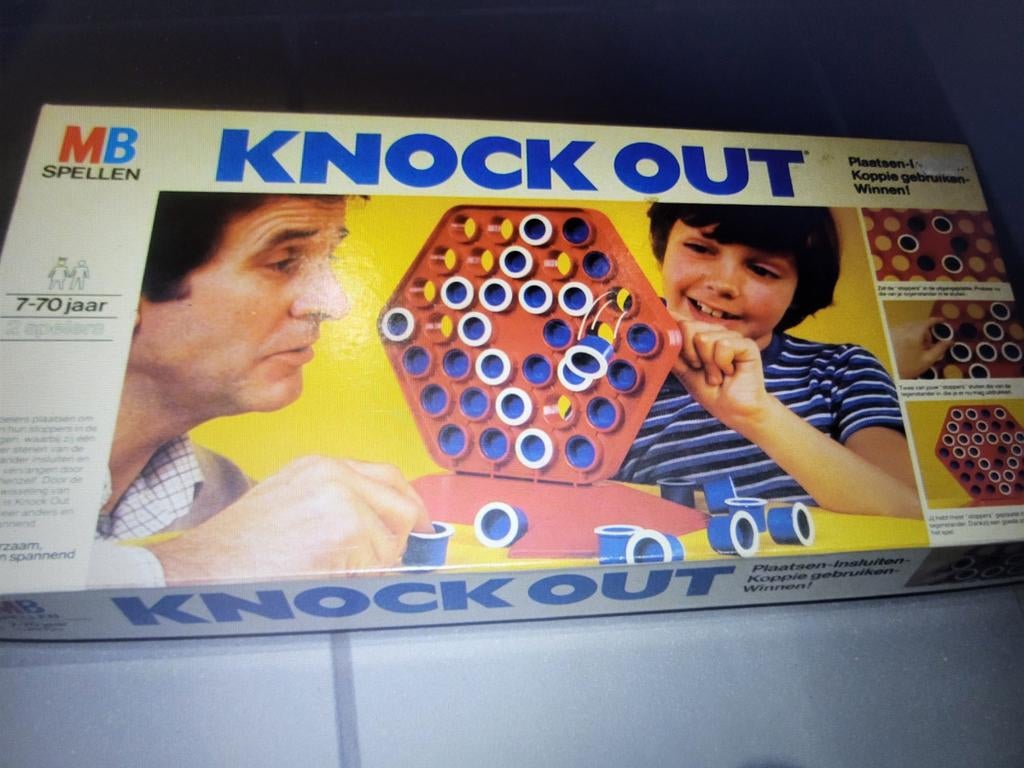 MB Knock Out Bordspel - Klassiek Strategisch Spel, Een of twee spelers, Ophalen of Verzenden, Gebruikt, MB Spellen