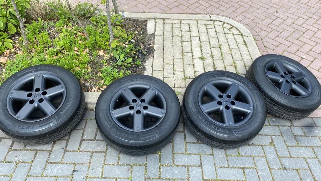 Autobanden 215/65/R15, Ophalen, Zo goed als nieuw