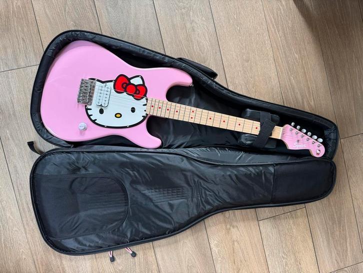 Hello Kitty Squier Stratocaster 2025 - Nieuwstaat + Gigbag, Ophalen, Nieuw, Solid body, Fender