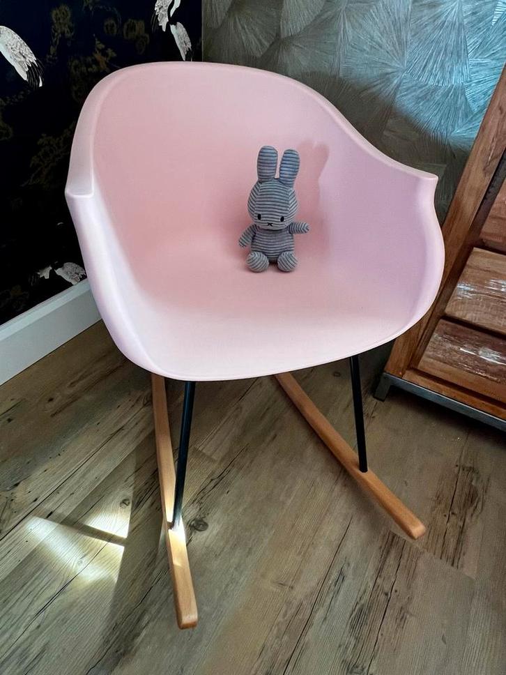 Roze Schommelstoel - Beliani Harmony, Huis en Inrichting, Stoelen, Zo goed als nieuw, Eén, Kunststof, Overige kleuren, Ophalen