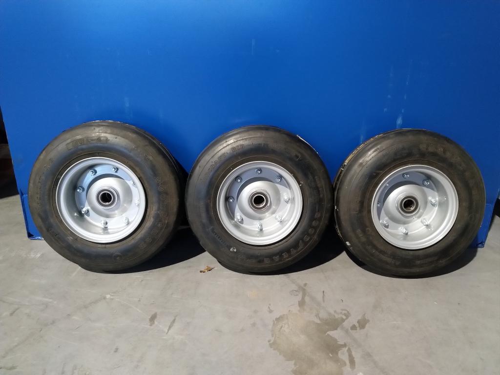 18 x 5.7 - 8 Goodyear banden., Niet ingevuld, Niet ingevuld, Niet ingevuld