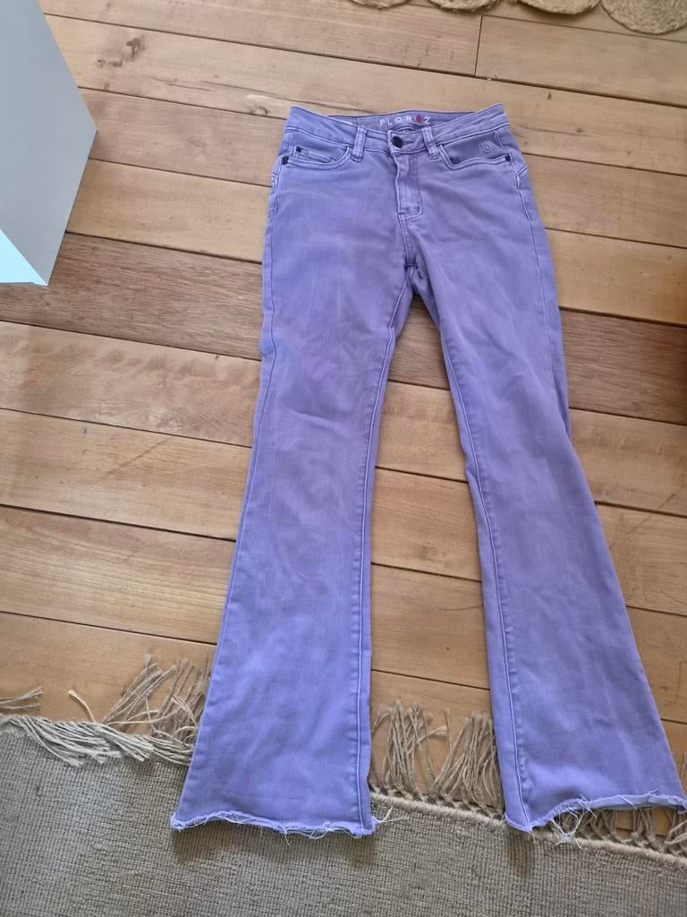 Florez Jeans paars Flare, Kleding | Dames, Verzenden, Zo goed als nieuw, Overige kleuren, W27 (confectie 34) of kleiner