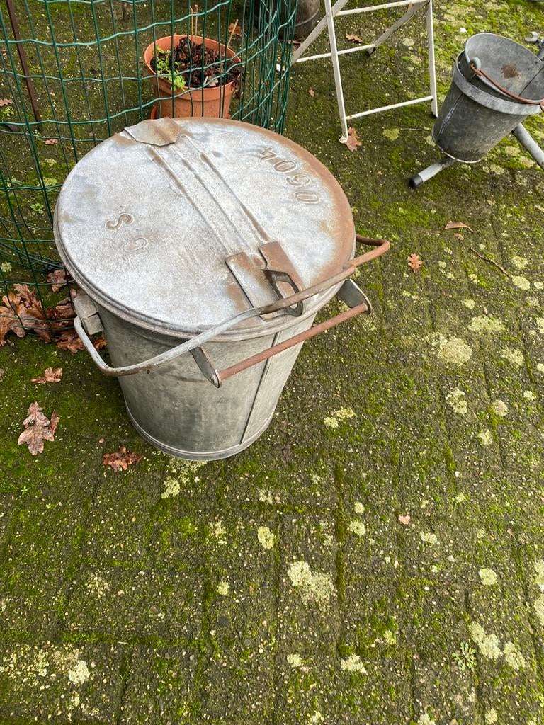 Mooie zinken vuilnisbak, Tuin en Terras, Ophalen, Zo goed als nieuw