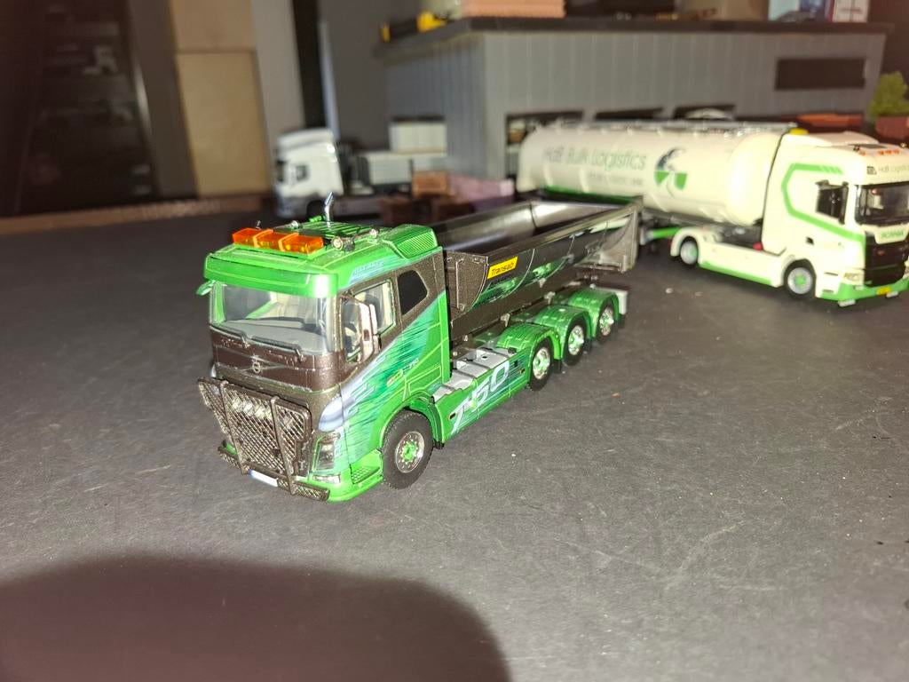 Volvo kipper, Hobby en Vrije tijd, Modelauto's | 1:50, Ophalen of Verzenden, Zo goed als nieuw, Bus of Vrachtwagen, Tekno