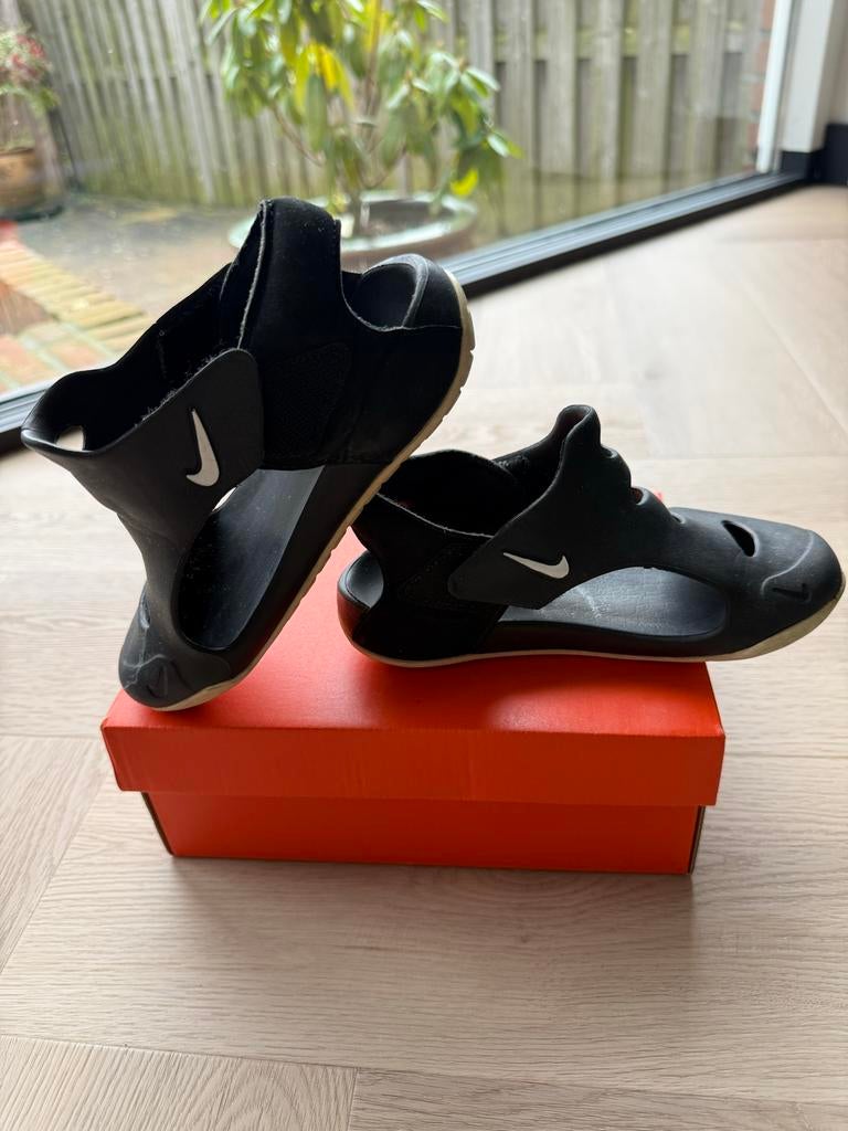 Nike Sunray Protect 28 - Zwart, Kinderen en Baby's, Kinderkleding | Schoenen en Sokken, Gebruikt, Jongen of Meisje, Schoenen, Ophalen of Verzenden