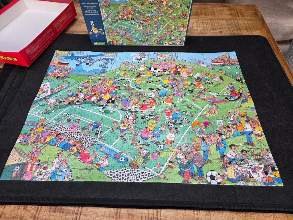 Jan van Haasteren puzzel - Europa's Voetbalkampioen, Ophalen of Verzenden, 500 t/m 1500 stukjes, Zo goed als nieuw, Legpuzzel