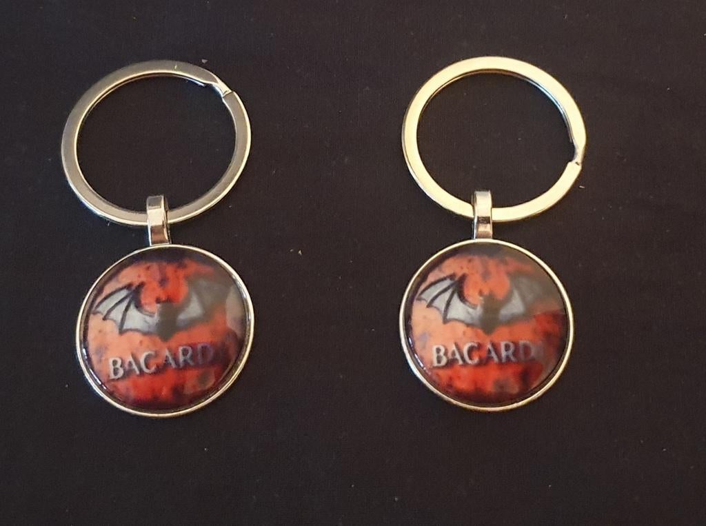 bacardi vleermuis logo sleutelhanger. €3.75 per stuk, Ophalen of Verzenden, Nieuw, Gebruiksvoorwerp