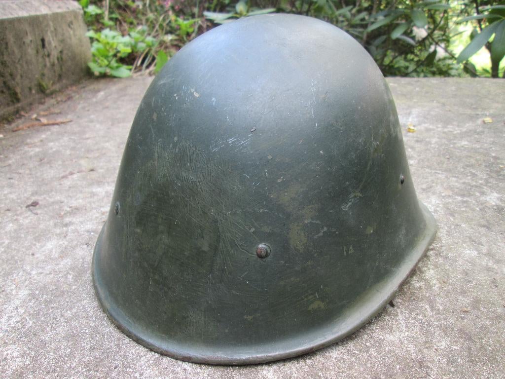 Nederlandse helm doorgedragen door Duitse Wehrmacht CM 1933, Verzamelen, Militaria | Algemeen, Ophalen of Verzenden, Landmacht
