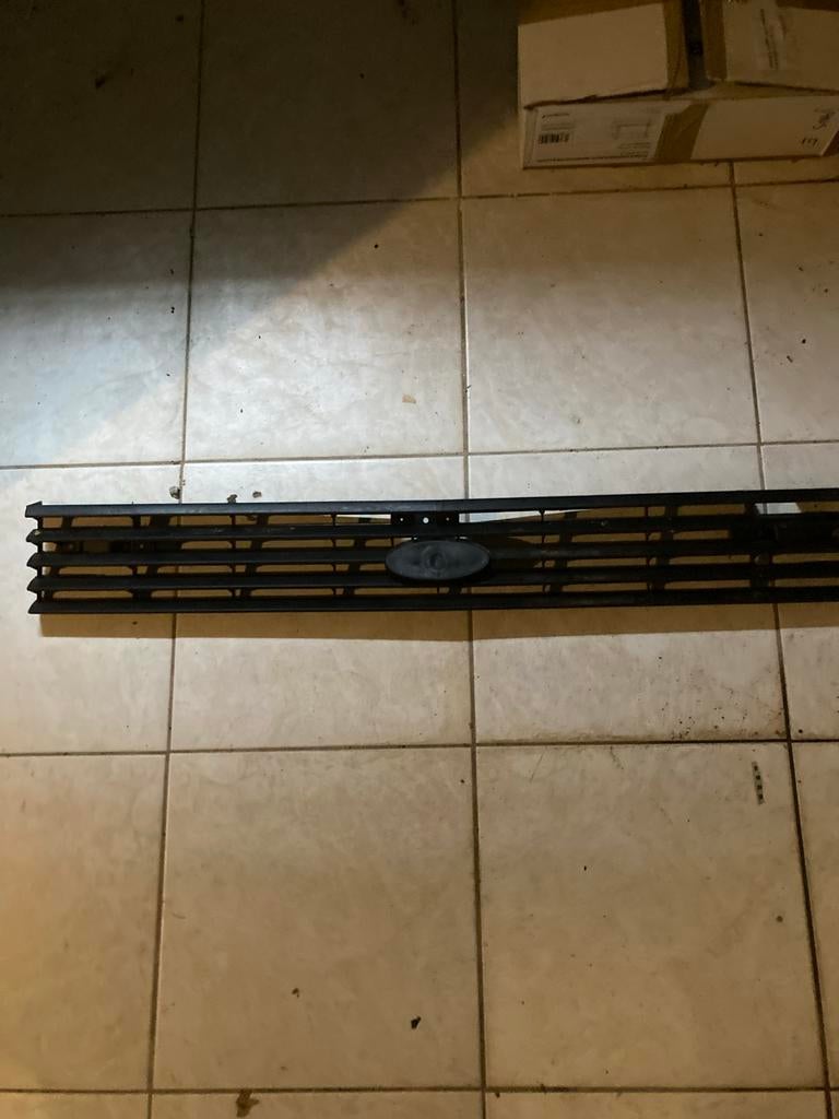 Grille Ford Fiesta MK1 1976-1983, Voor, Nieuw, Ophalen of Verzenden, Ford