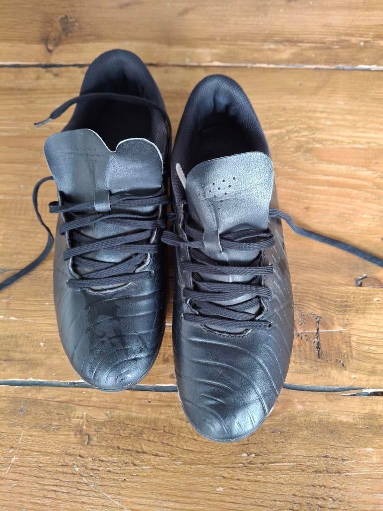 Nike tiempo voetbalschoenen, Sport en Fitness, Voetbal, Maat XS of kleiner, Ophalen of Verzenden, Zo goed als nieuw, Schoenen