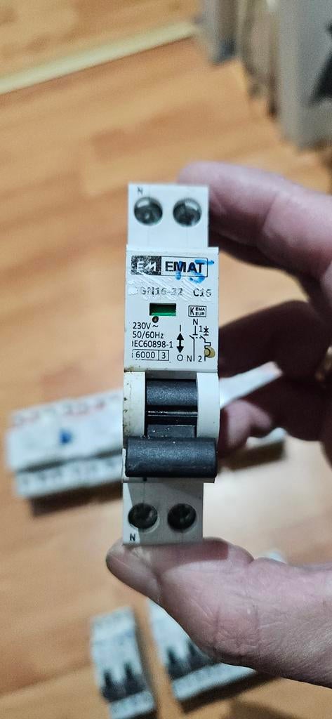 10 goed werkende EMAT automaat B16 A voor 2 euro per stuk, Ophalen of Verzenden, Zo goed als nieuw