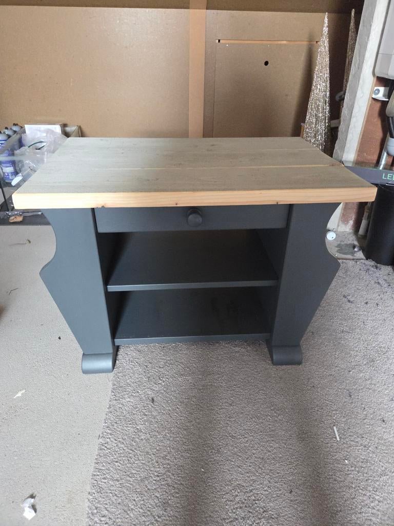 Kastje diepte: 46 breedte:70cm. Hoogte:50cm., Ophalen