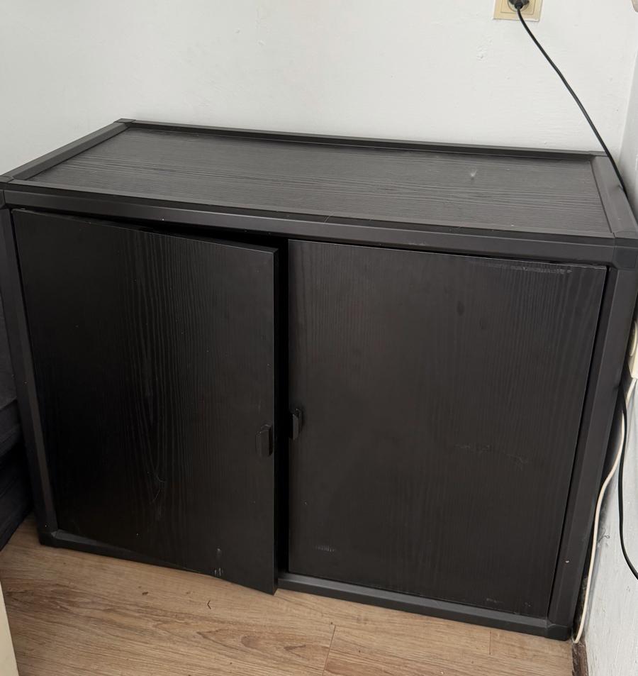 Gratis Zwart kastje, Huis en Inrichting, Kasten | Overige, Ophalen, Gebruikt