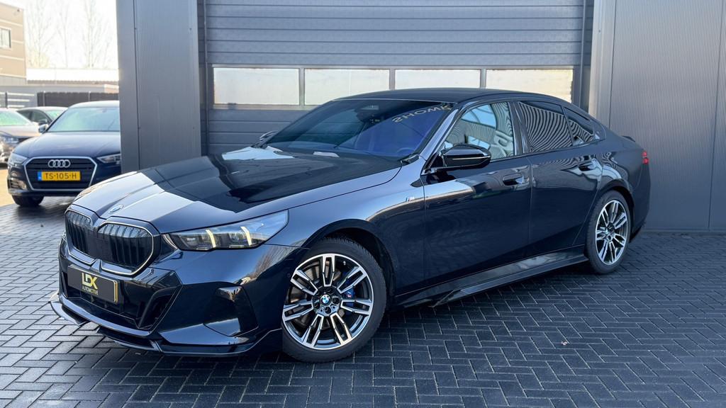 BMW 5-serie 520i M Sportpakket| Camera|H&K, Auto's, Automaat, 1998 cc, Achterwielaandrijving, Gebruikt