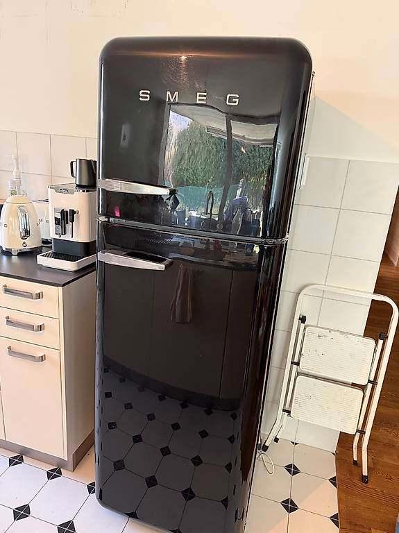 Smeg koelvriescombi Black fab 30, Witgoed en Apparatuur, Koelkasten en IJskasten, Refurbished, Met vriesvak, 200 liter of meer