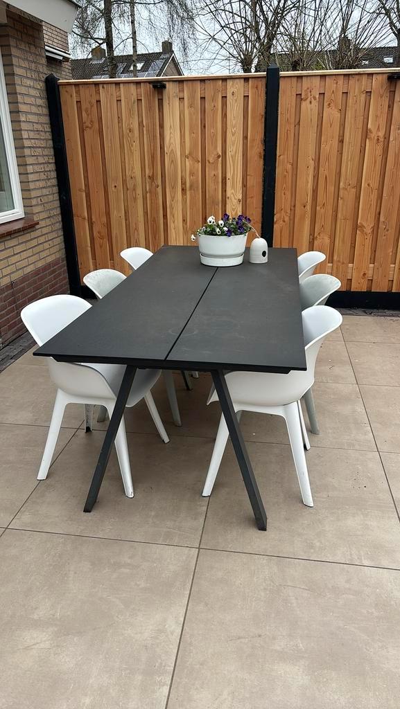 Tafel met 6 stoelen (4 wit, 2 groen), Tuin en Terras, Tuintafels, Gebruikt, Rechthoekig, Kunststof, Ophalen of Verzenden