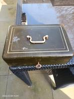 Geldkist kluisje oud, Verzamelen, Spaarpotten, Ophalen of Verzenden, Gebruikt, Metaal of Blik, Overige thema's