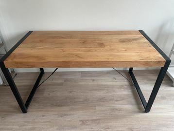 Mangohouten tafel / mango wood table (2 years old) beschikbaar voor biedingen