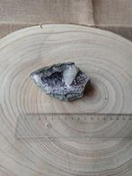 Amethist stuk met calciet, Ophalen of Verzenden, Mineraal