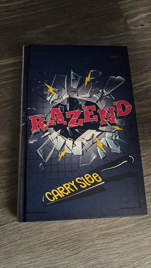 Carry Slee - Razend., Boeken, Kinderboeken | Jeugd | 13 jaar en ouder, Zo goed als nieuw, Ophalen