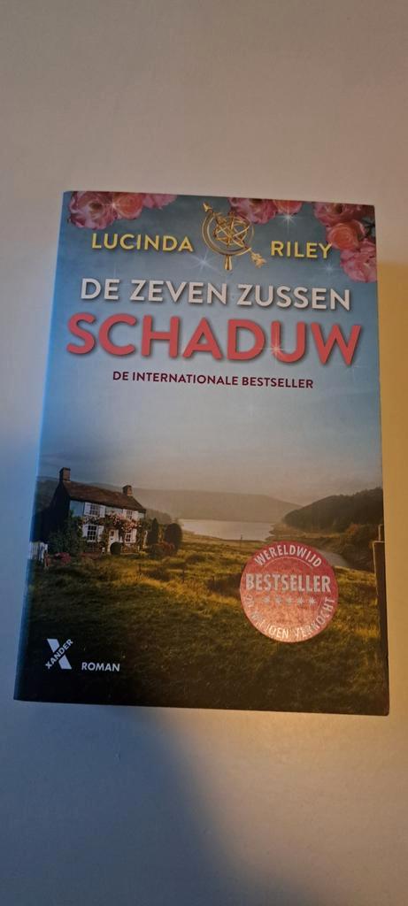 Lucinda Riley boeken - De Zeven Zussen serie, Boeken, Romans, Zo goed als nieuw, Nederland, Ophalen of Verzenden