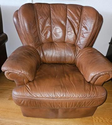 Lederen fauteuil beschikbaar voor biedingen