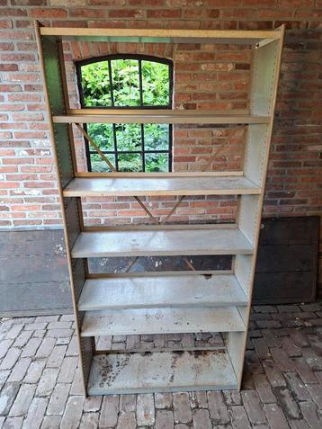 Goede metalen stelling, stellingkast! beschikbaar voor biedingen