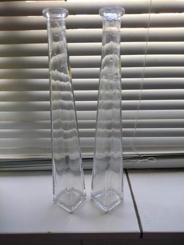 2 Sierflessen van Glas beschikbaar voor biedingen