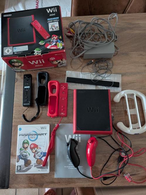 Wii mini met accesoires + 6 spellen €70, Spelcomputers en Games, Spelcomputers | Nintendo Wii, Gebruikt, Met 3 controllers of meer
