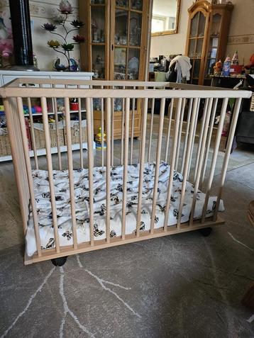 Box op wielen met kleed en matras beschikbaar voor biedingen