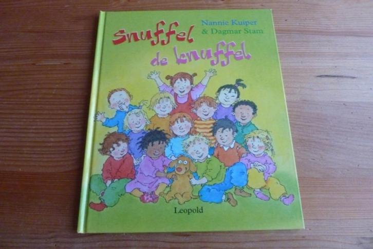 Boek Snuffel de knuffel Nannie Kuiper & Dagmar Stam, Boeken, Kinderboeken | Kleuters, Zo goed als nieuw, Non-fictie, Jongen of Meisje