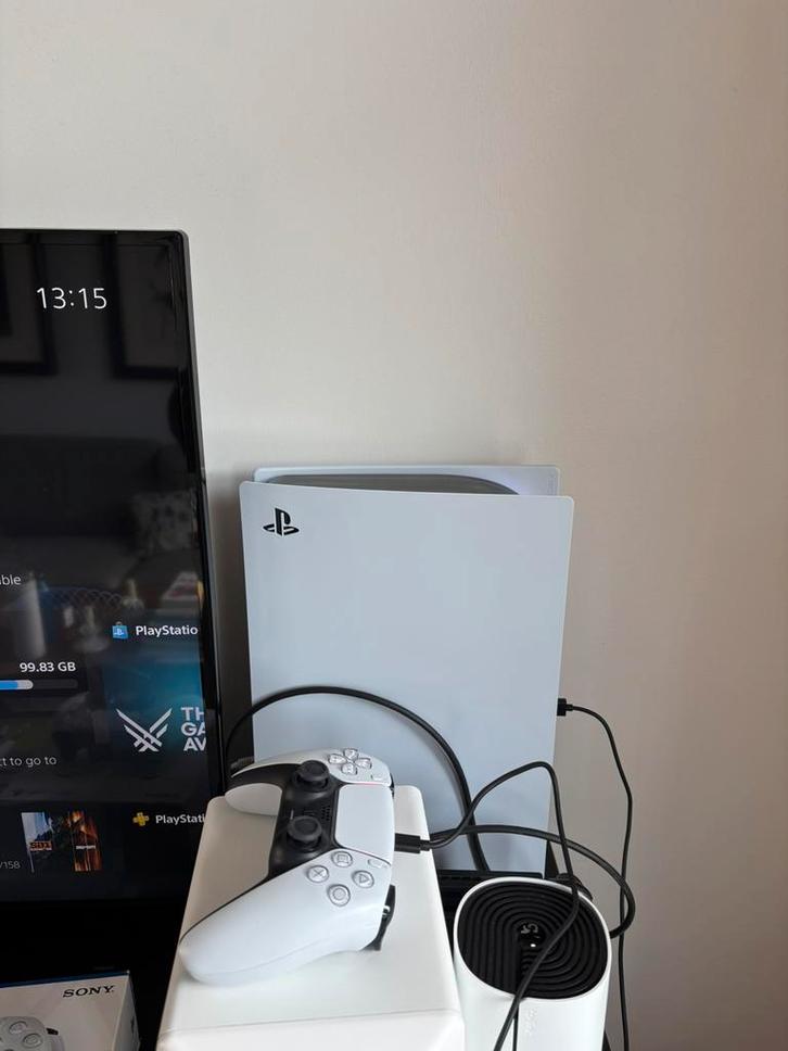 Playstation 5 disc 1 TB met 2 controllers, Spelcomputers en Games, Spelcomputers | Sony PlayStation 4, Zo goed als nieuw, Original