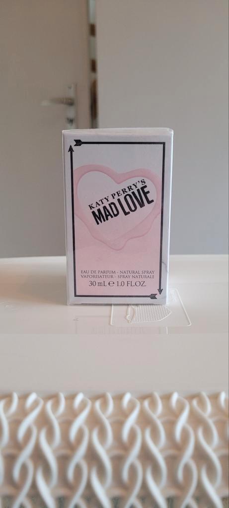Katy Perry Mad Love parfum 30 mL - ongeopend, Sieraden, Tassen en Uiterlijk, Uiterlijk | Parfum, Nieuw, Ophalen