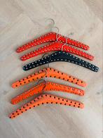 Retro kledinghangers rood oranje met studs vintage, Ophalen of Verzenden, Gebruikt, Volwassenen