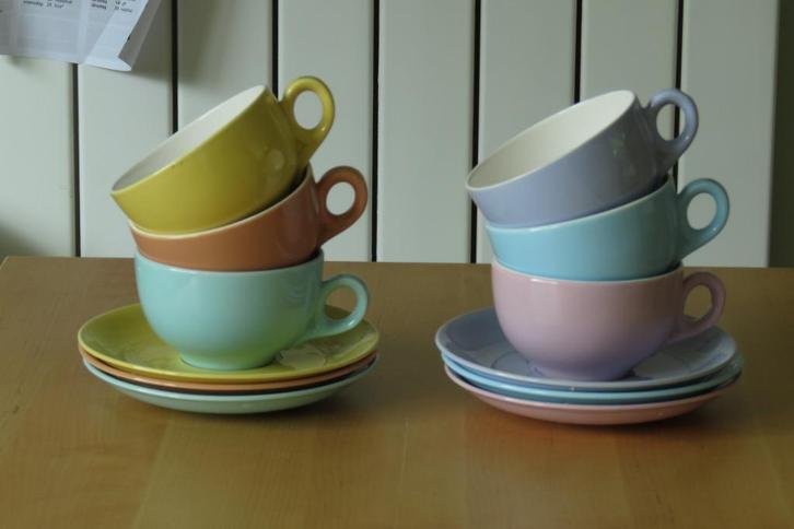 Vintage California 6 Kop en Schotels Pastel, Huis en Inrichting, Keuken | Servies, Zo goed als nieuw, Kop(pen) en/of Schotel(s)