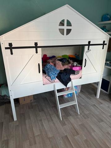Leuk kinderbed huisje + matras beschikbaar voor biedingen